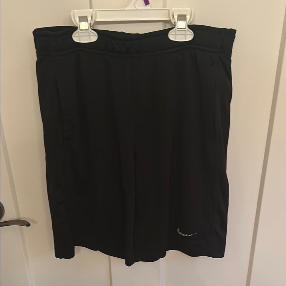 Nike Boys Black Athletic Shorts, size Youth M